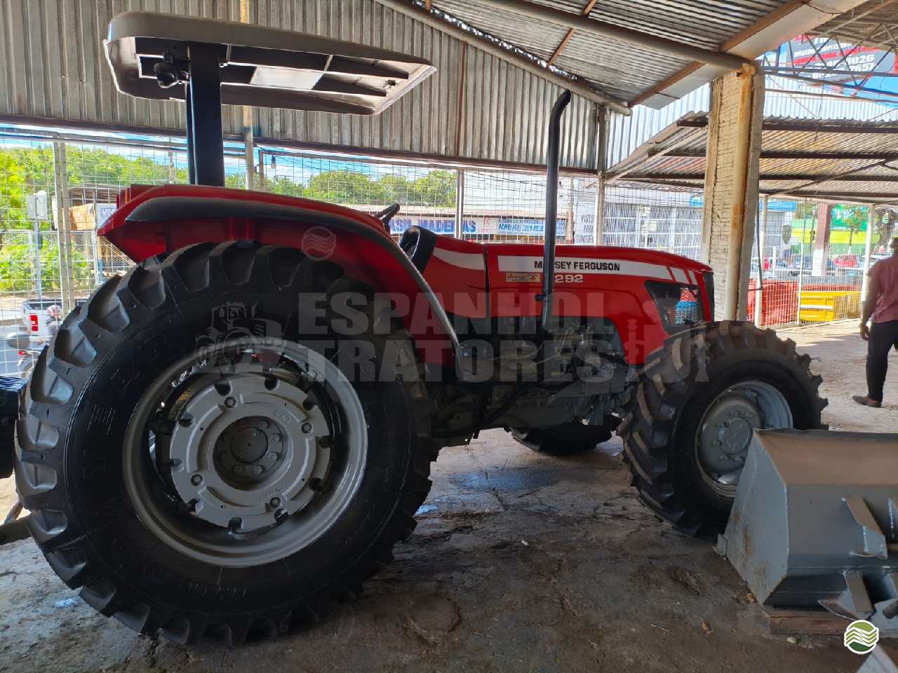 TRATOR MASSEY FERGUSON MF 4292 Tração 4x4 Espanhol Tratores GOIANIA GOIAS GO